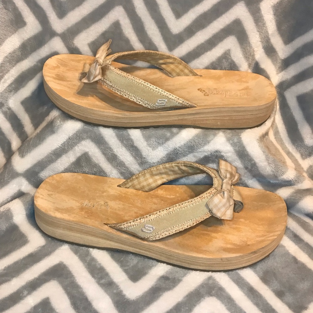 Sketchers Cali size 10 flip flops